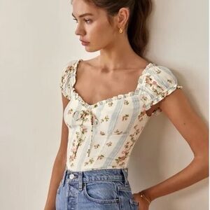 Reformation SIZE 6 Ogden short sleeve floral top in Surrey